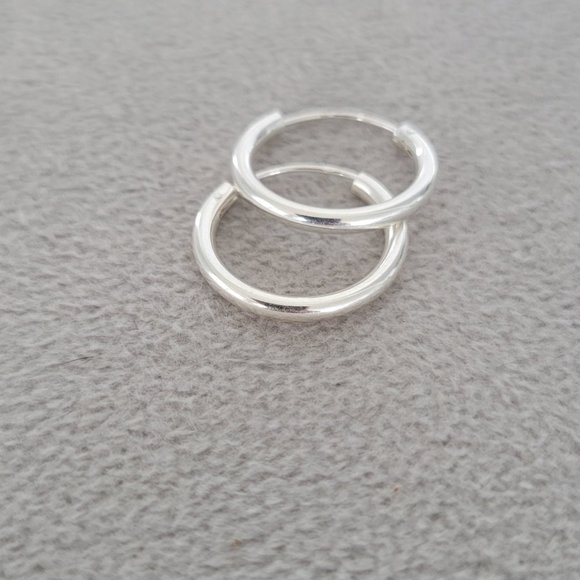 925 Sterling Silver Hoop Earrings - Picture 2 of 13